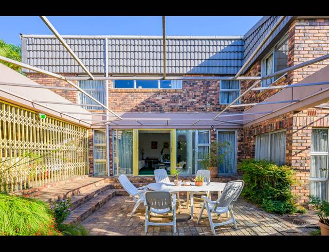 4 BEDROOM HOUSE FOR SALE IN RESERVOIR HILLS
